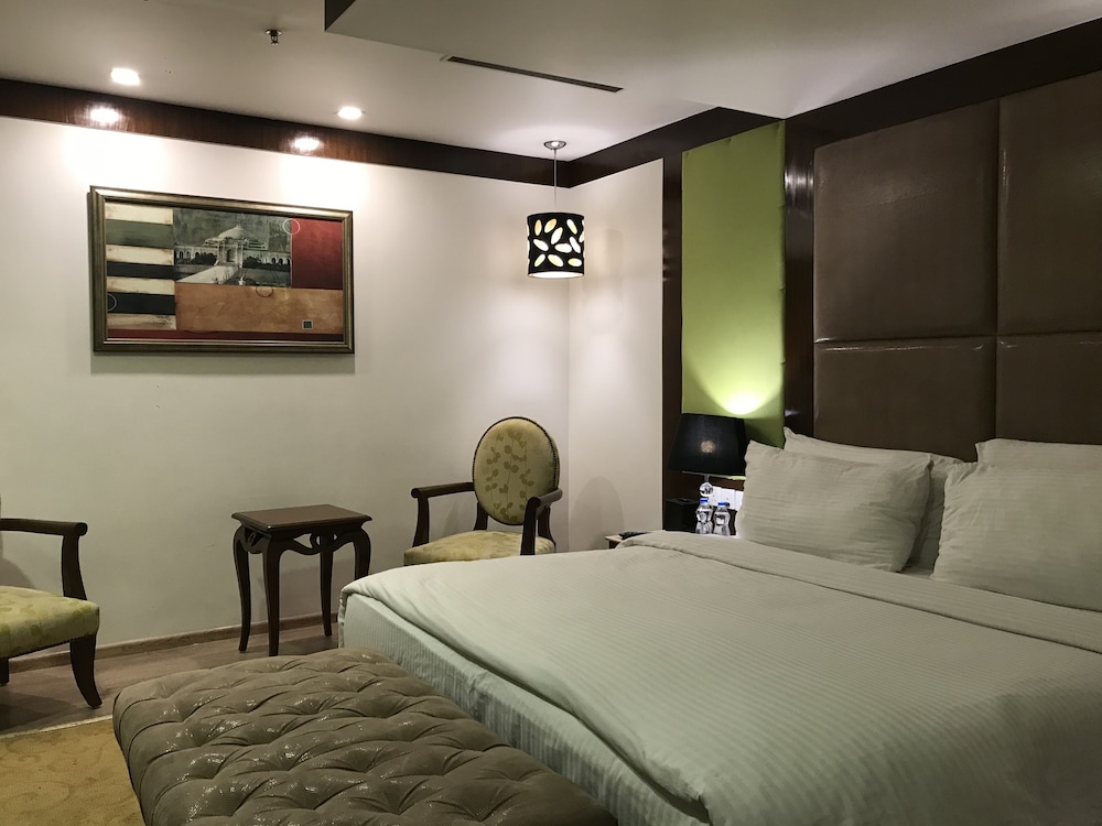 HOTEL LEVANA(FORMERLY BEST WESTERN PLUS LEVANA) 14/43