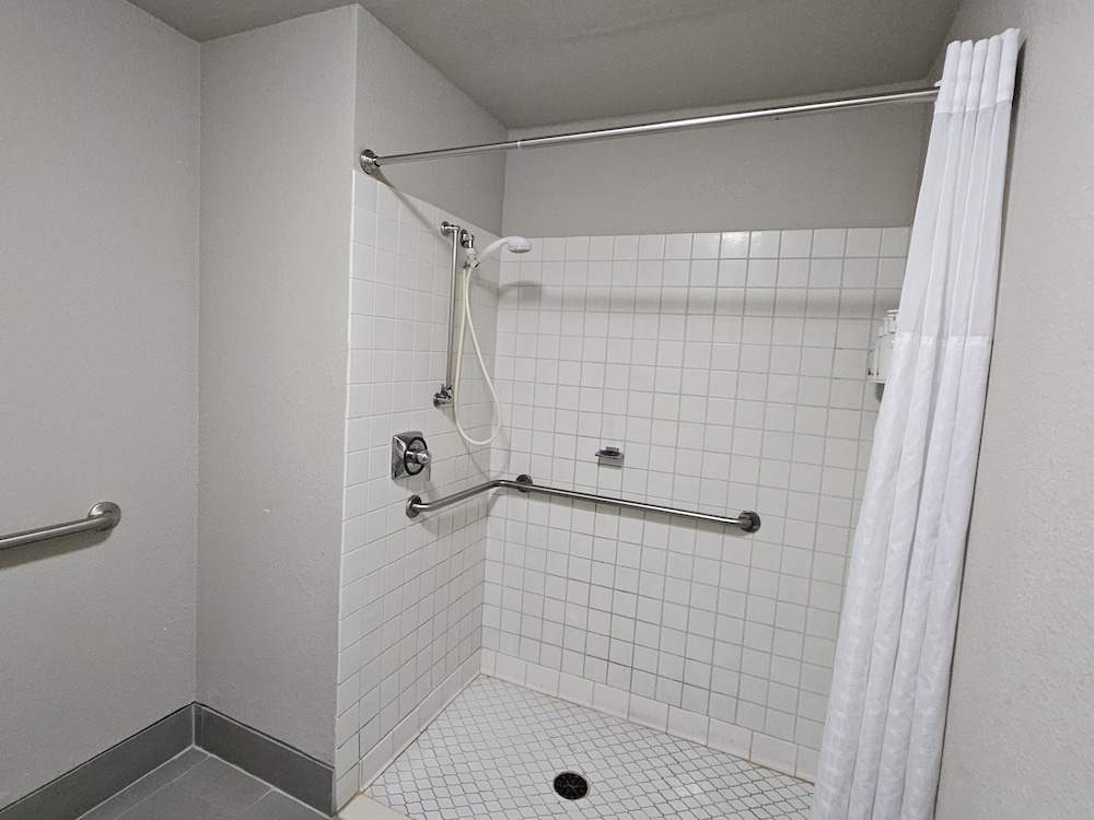 غرفة بسرير كوين لذوي الإعاقة، Days Inn by Wyndham Davenport 10/10