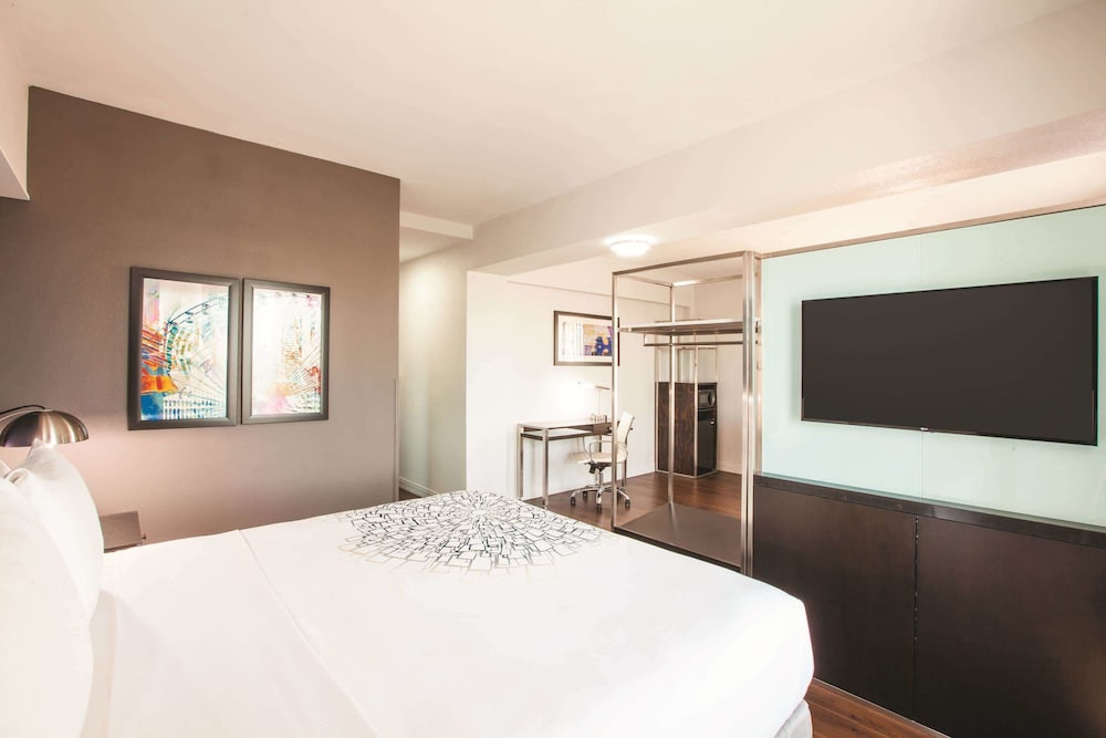 Holiday Inn Express - Dallas Downtown, an IHG Hotel 19/73