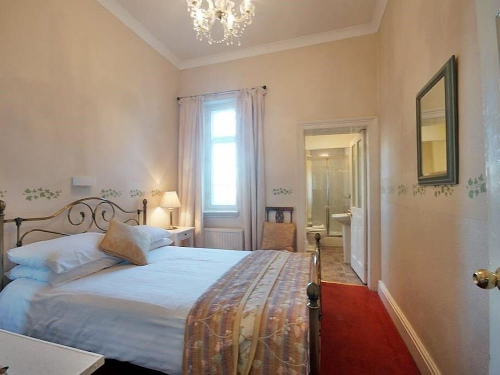OYO Diamonds Inn 15/70