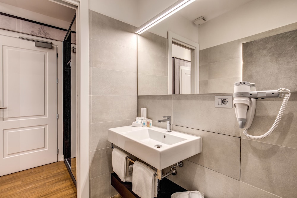 THE LIBERTY BOUTIQUE HOTEL 62/62