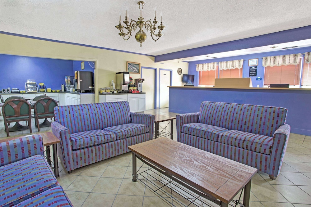 Days Inn By Wyndham Benson 28/33