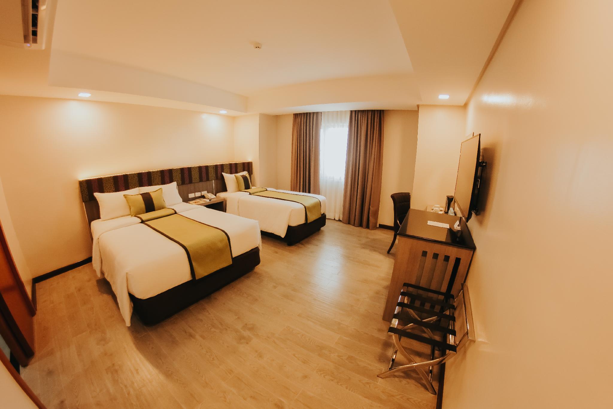 BUSINESS, TWIN BEDS, EAST WING