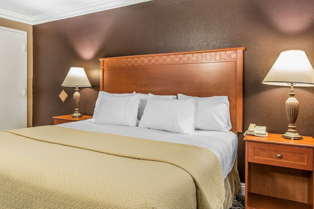 Rodeway Inn Ventura Midtown 15/48