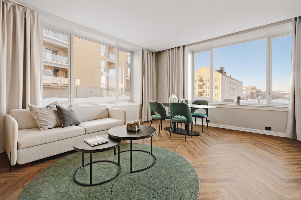 Enter St Elisabeth Suites 39/50