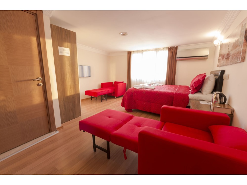 Zendy Suite Hotel 61/88