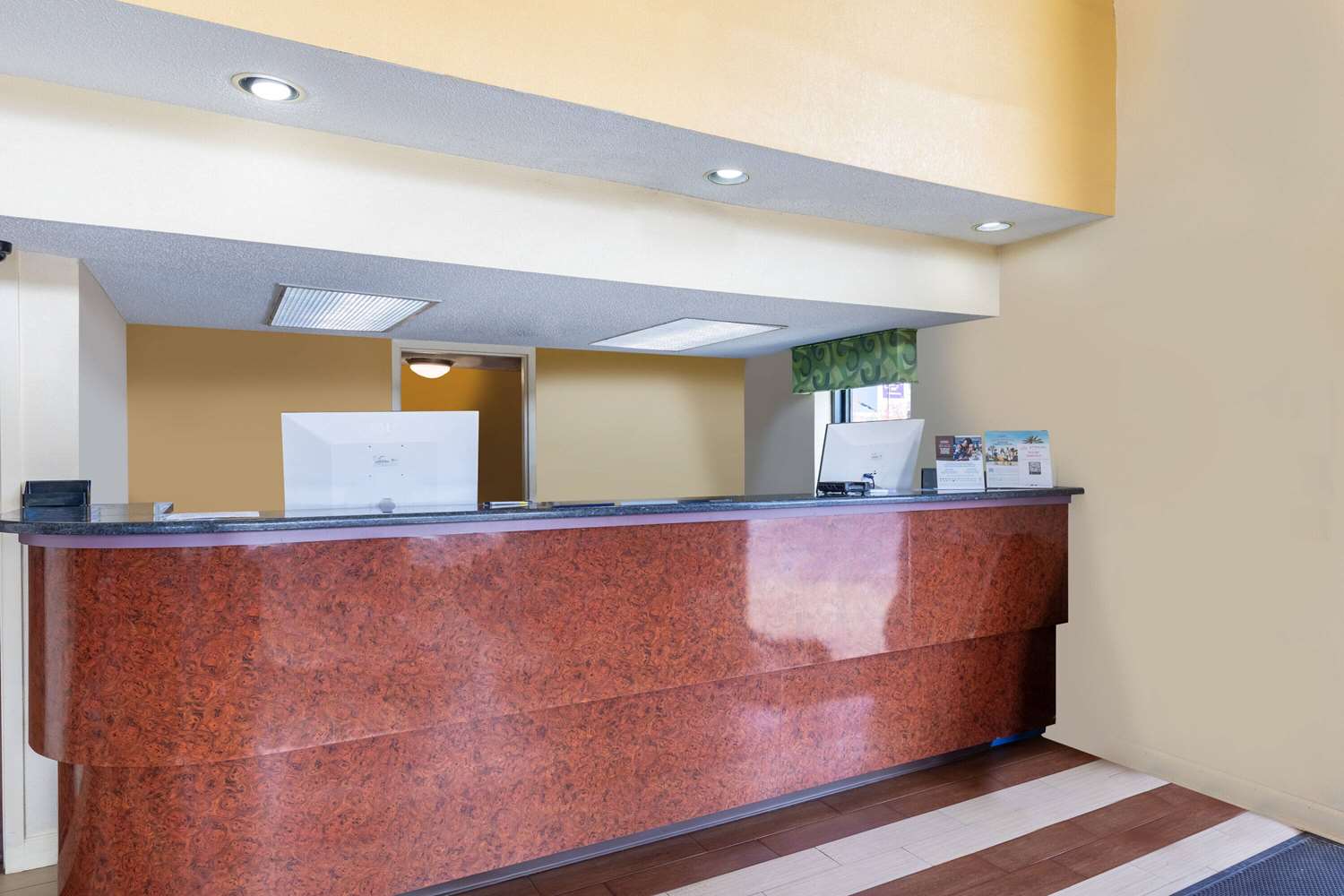 Days Inn by Wyndham Florence/I-95 North 14/42