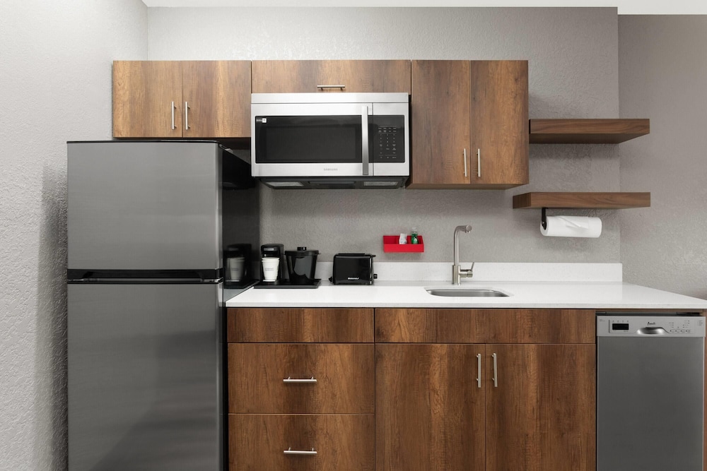 Hawthorn Extended Stay by Wyndham Ft Lauderdale Cypress Crk 38/46