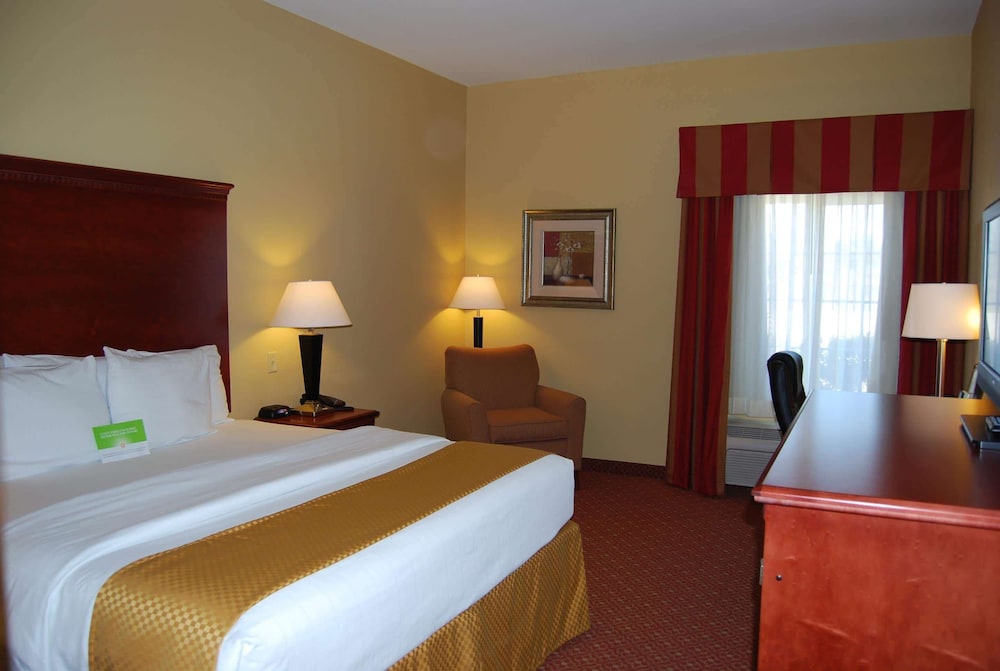 La Quinta Inn & Suites by Wyndham Fairfield TX 11/58