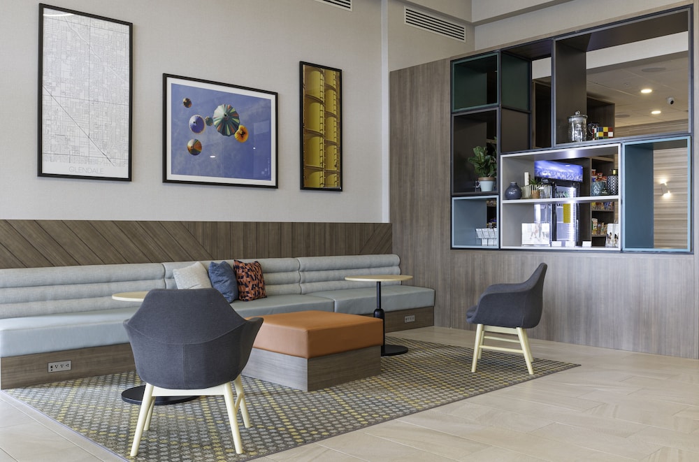 Holiday Inn Glendale - Stadium & Ent Dist 50/77