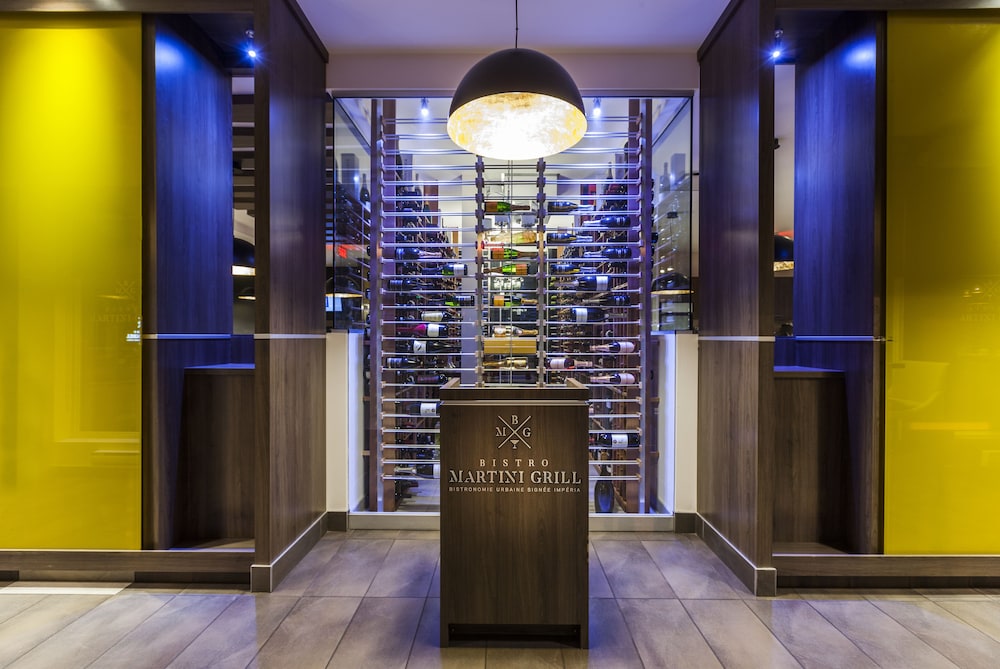 IMPERIA HOTEL & SUITES TERREBONNE 3/60