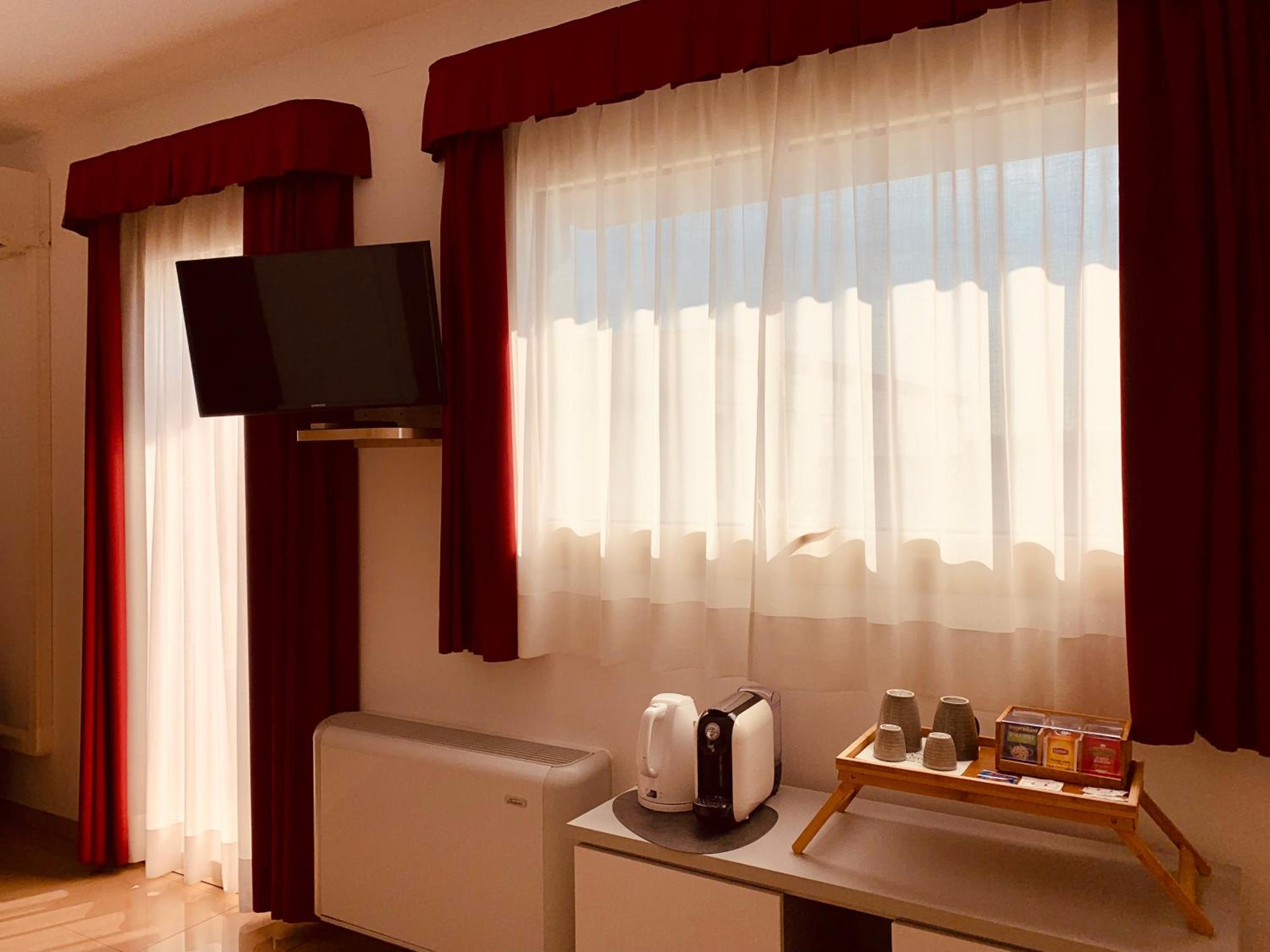 جناح، Hotel Verdi 4/4