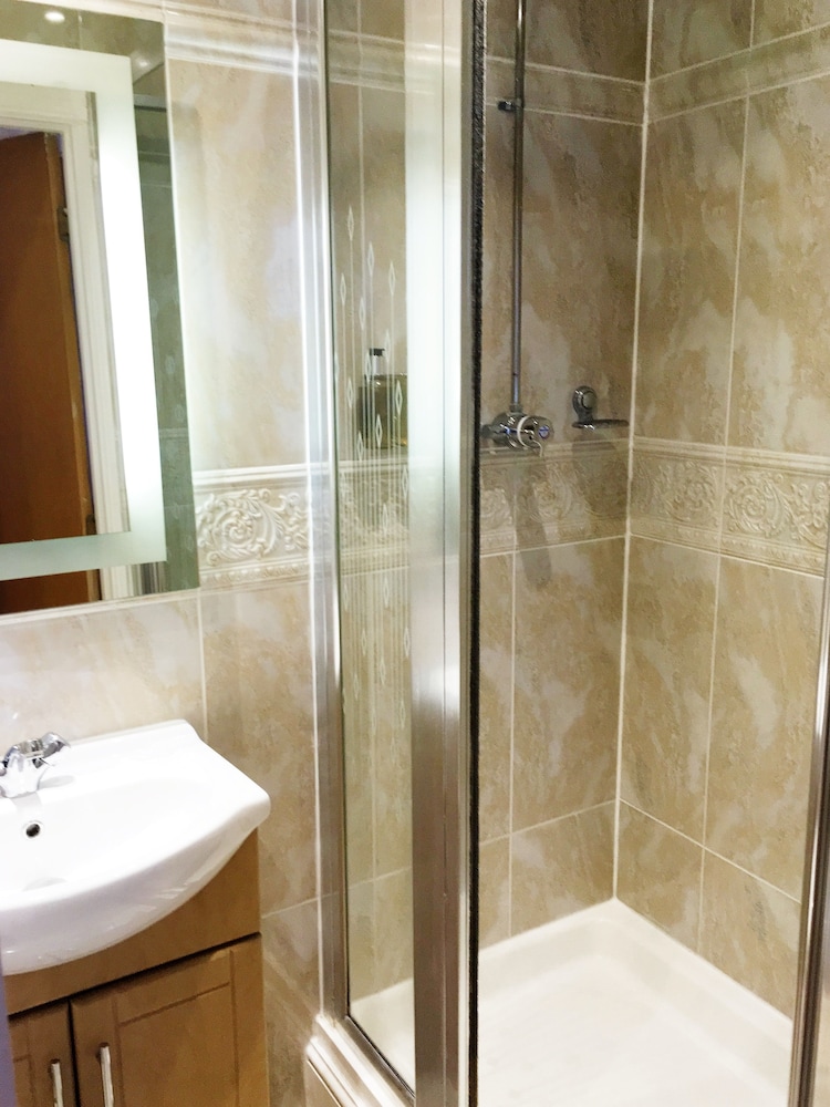 Hyde Park Radnor Hotel 39/40