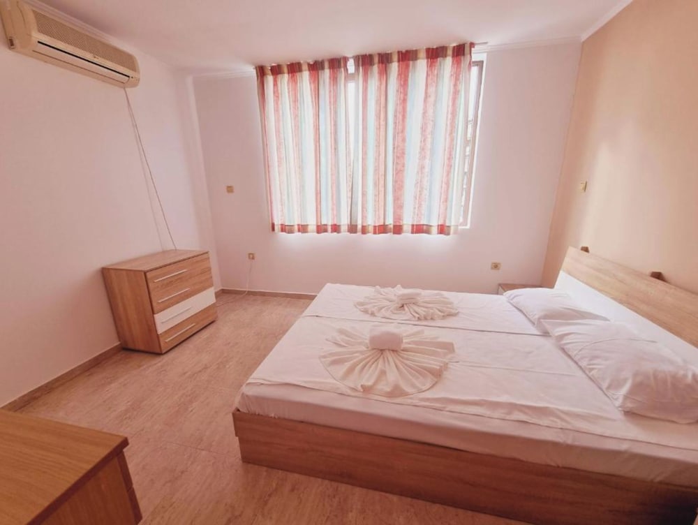 Diamond Apartments 10/100