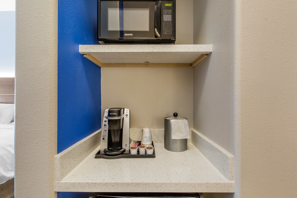 Holiday Inn Express Hotel Suites Houston Alvin 45/52