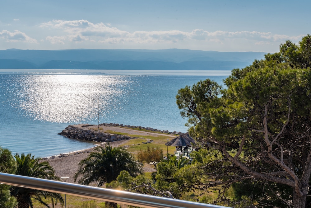 Hotel Plaza Omis 28/33