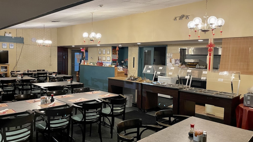 Lively Inn & Suites 42/61