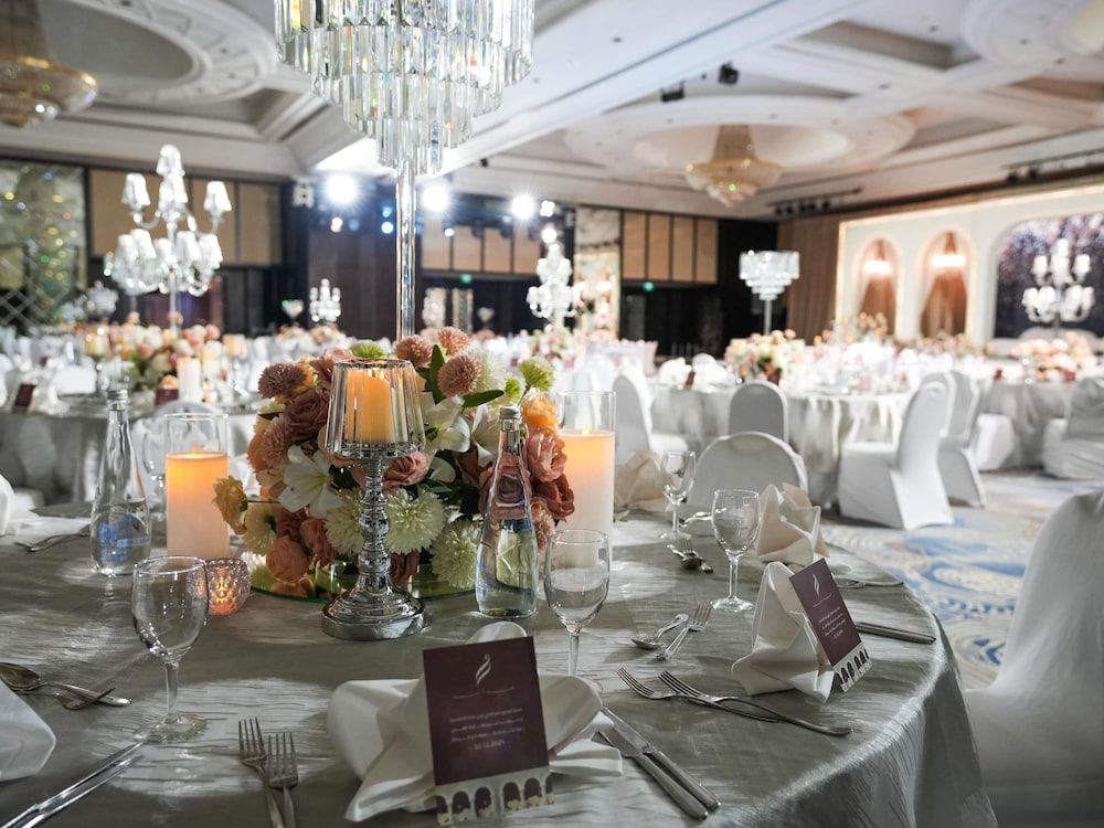 Movenpick Grand Al Bustan Dubai 52/64