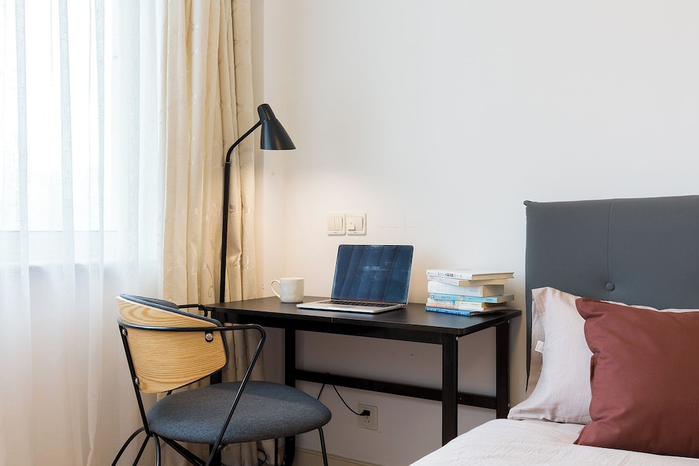 Book and Bed-People's Square 34/46
