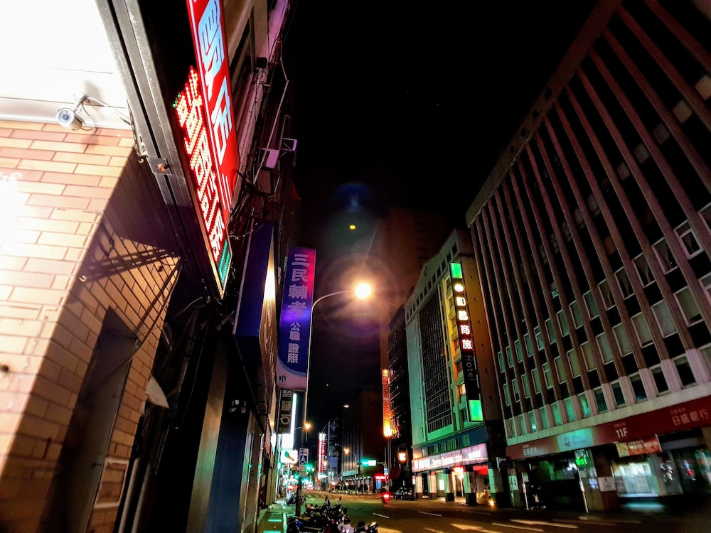 New May Flower Hotel 29/32