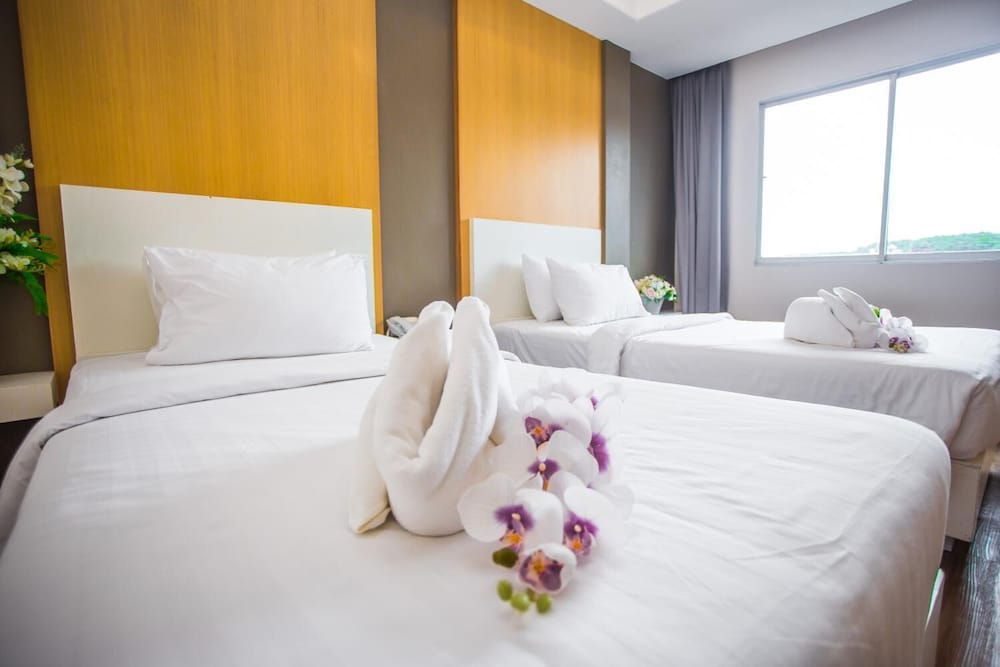 New Travel Lodge Hotel 17/63