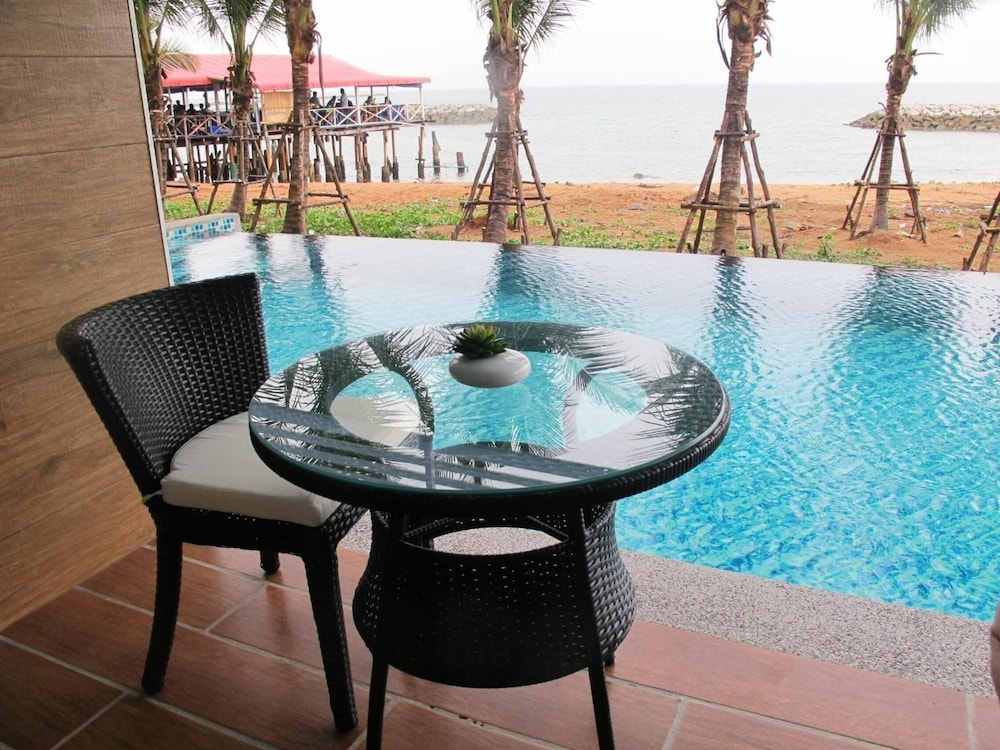 Nantra Pattaya Baan Ampoe Beach 24/40