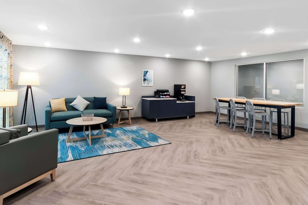 WoodSpring Suites Pensacola West 17/28