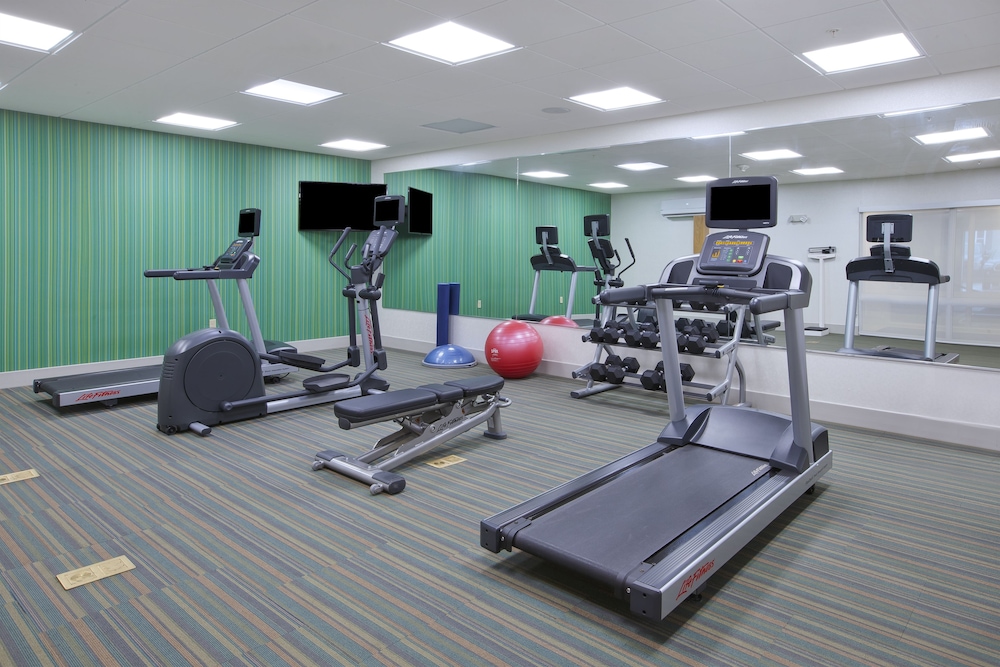 Holiday Inn Express Suites Parkersburg East 38/56
