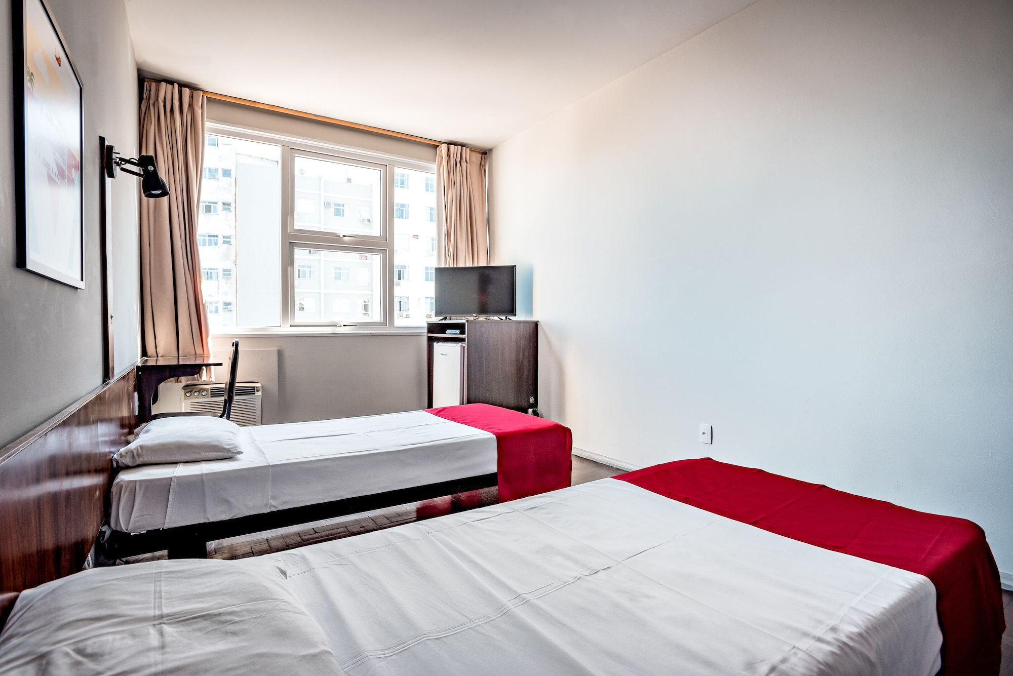 ROOM, TWIN BEDS