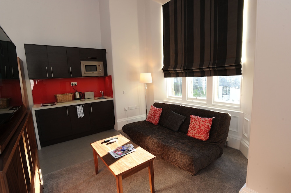 Court Residence 32/49