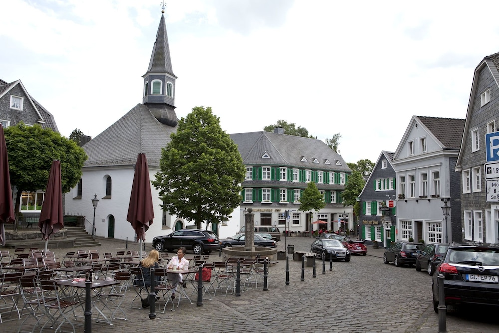 HOTEL GRAFRATHER HOF 38/49