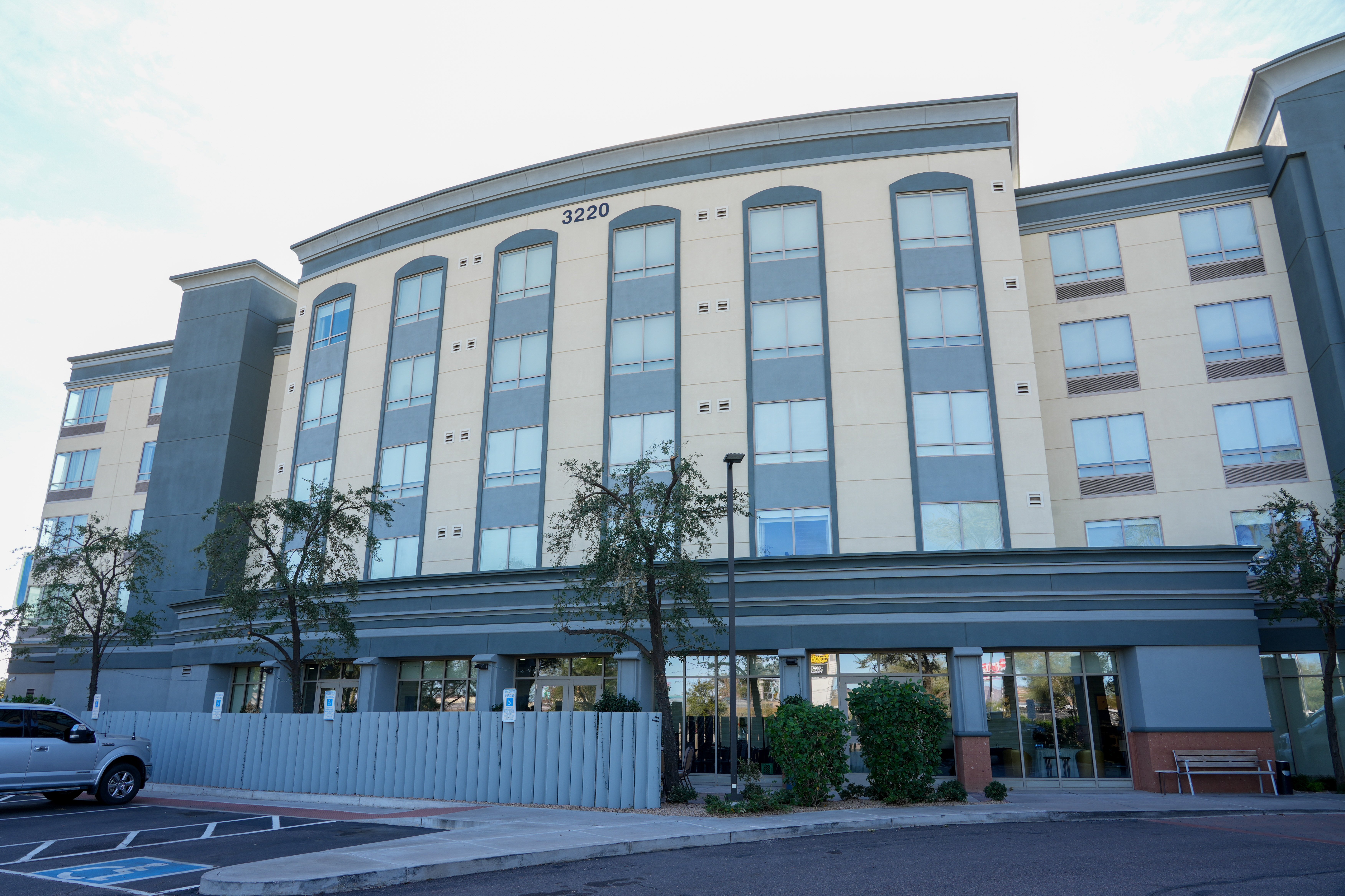 Holiday Inn & Suites Phoenix Airport 4/79