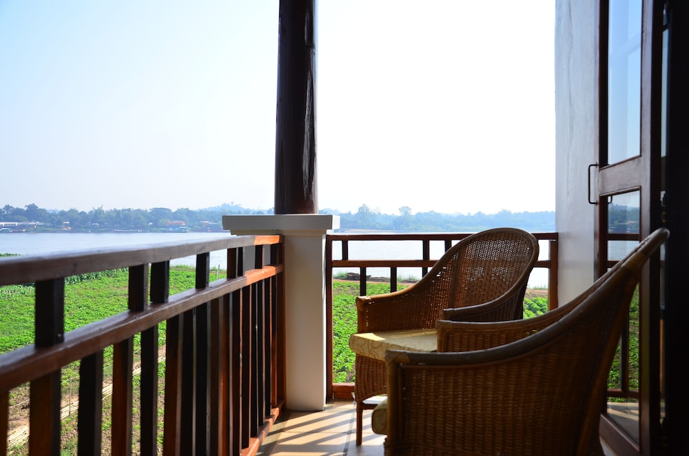 Gin's Maekhong View Resort & Spa 36/37