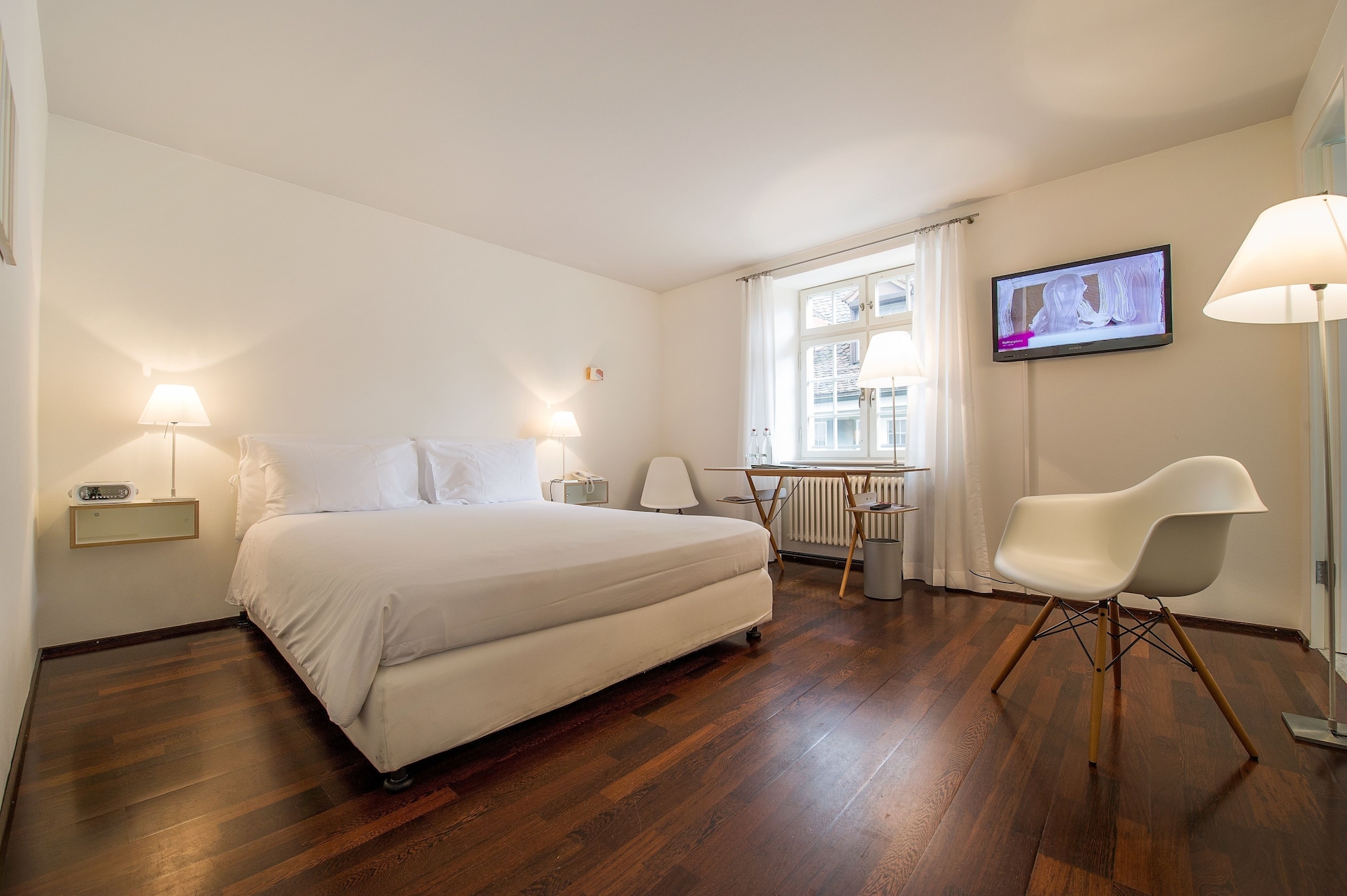 STYLE, QUEEN BED
