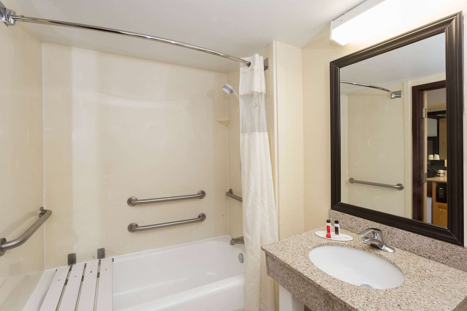 Baymont by Wyndham Fort Myers Airport 41/41