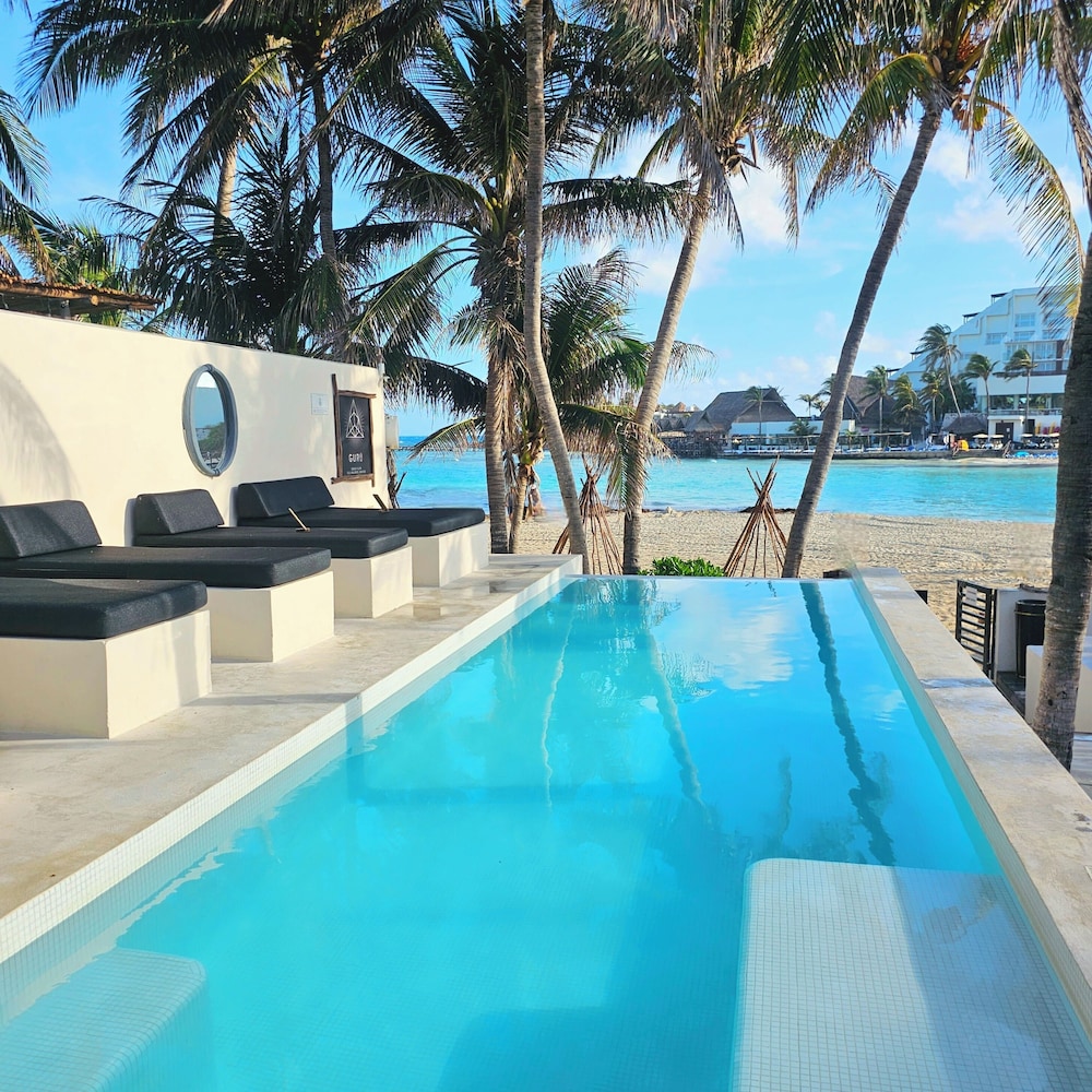 Lotus Beach Hotel 24/49