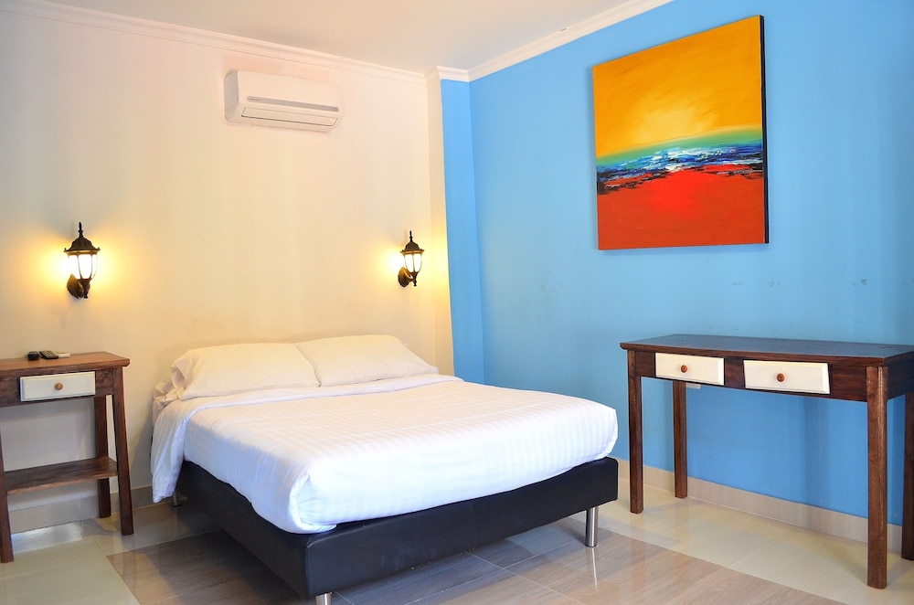 ROOM, DOUBLE BED