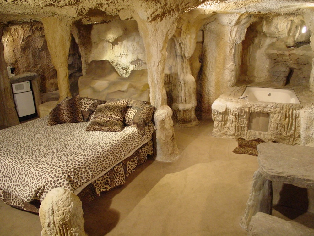 Wildwood Inn Tropical Dome & Theme Suites 30/74