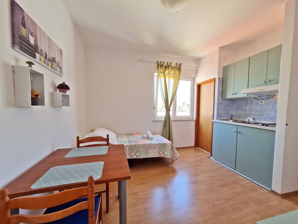 APARTMENTS ROOMS PORAT 25/47