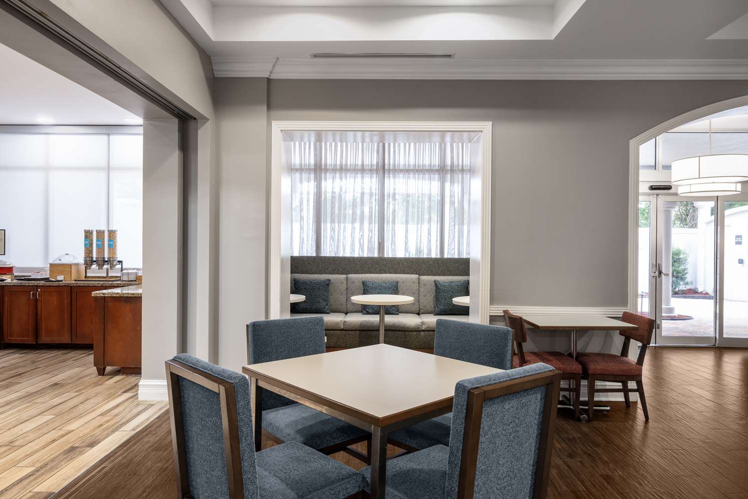 restaurant cafeteria
