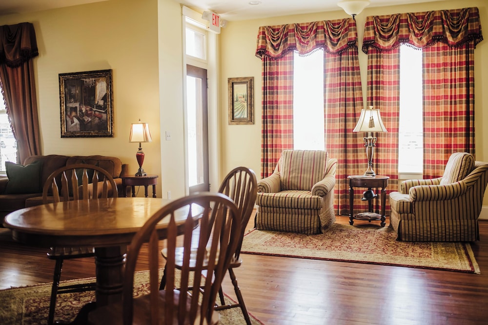 Grand Lux Inn 24/47