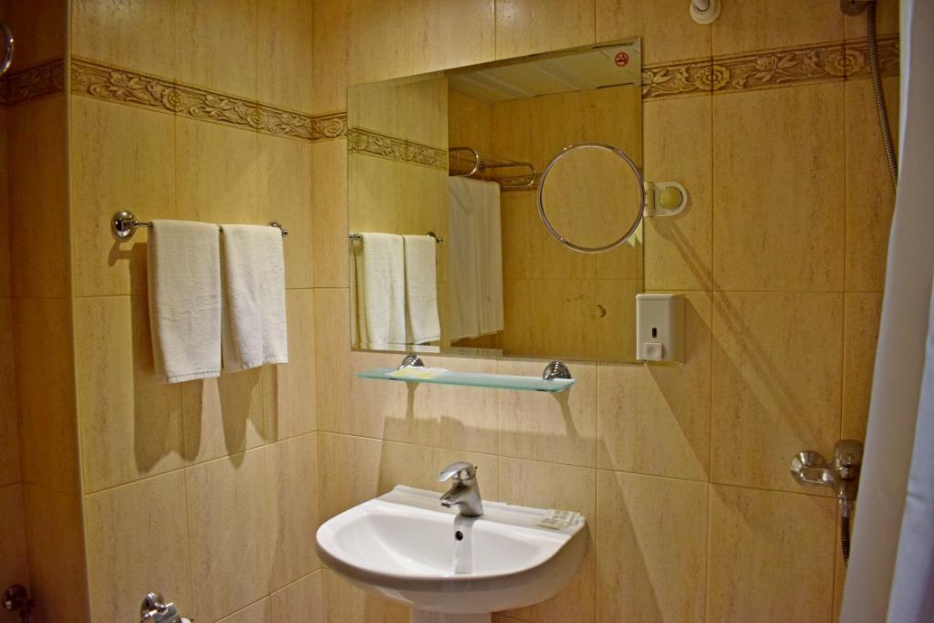 Royal Beach Hotel 32/35