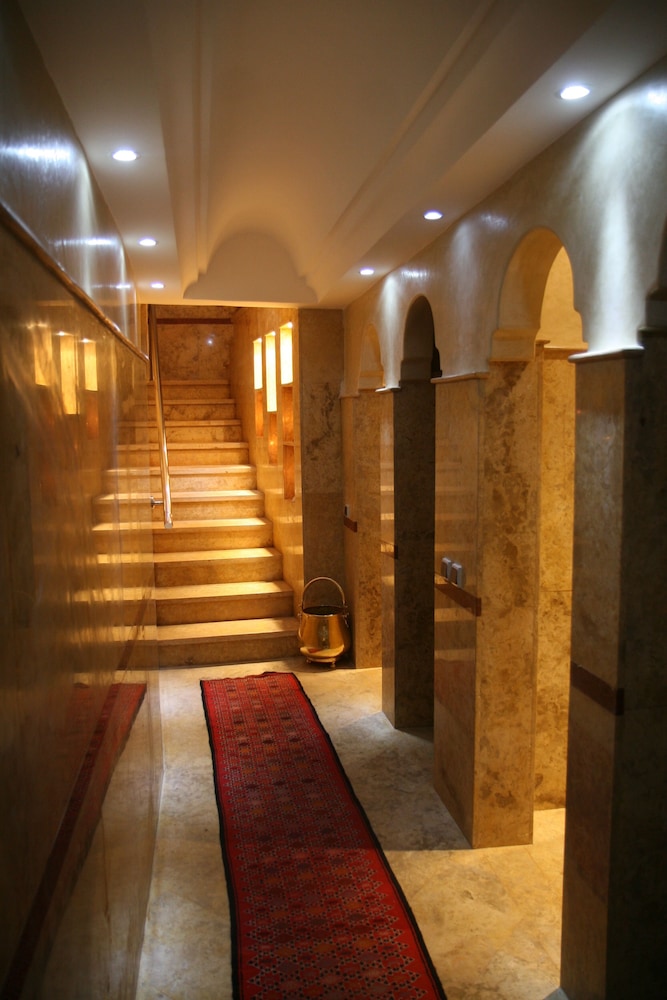 Riad XO Amira Victoria 41/50