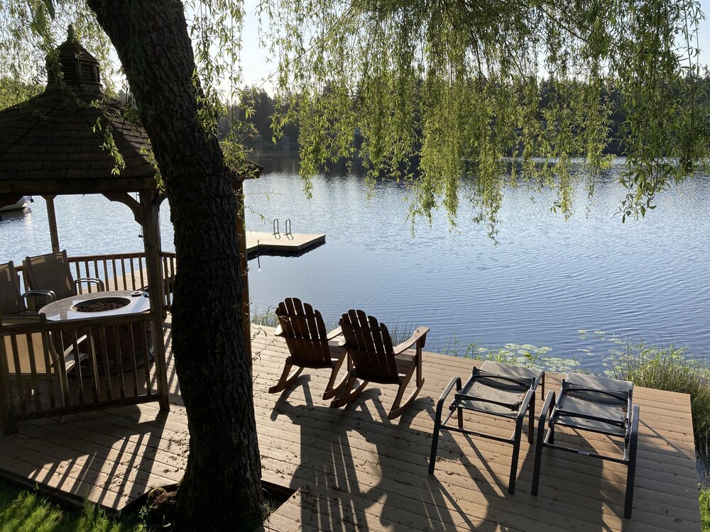Cottage Lake Bed And Breakfast 35/50