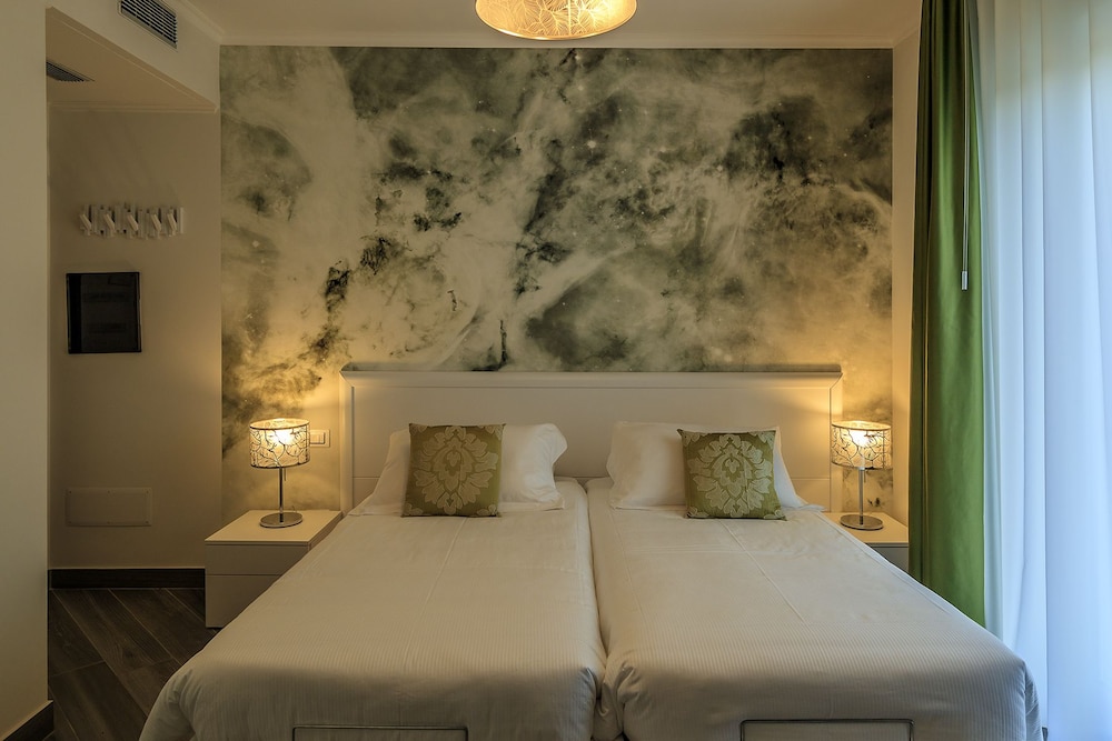 Classic, Twin Beds, Garden Area