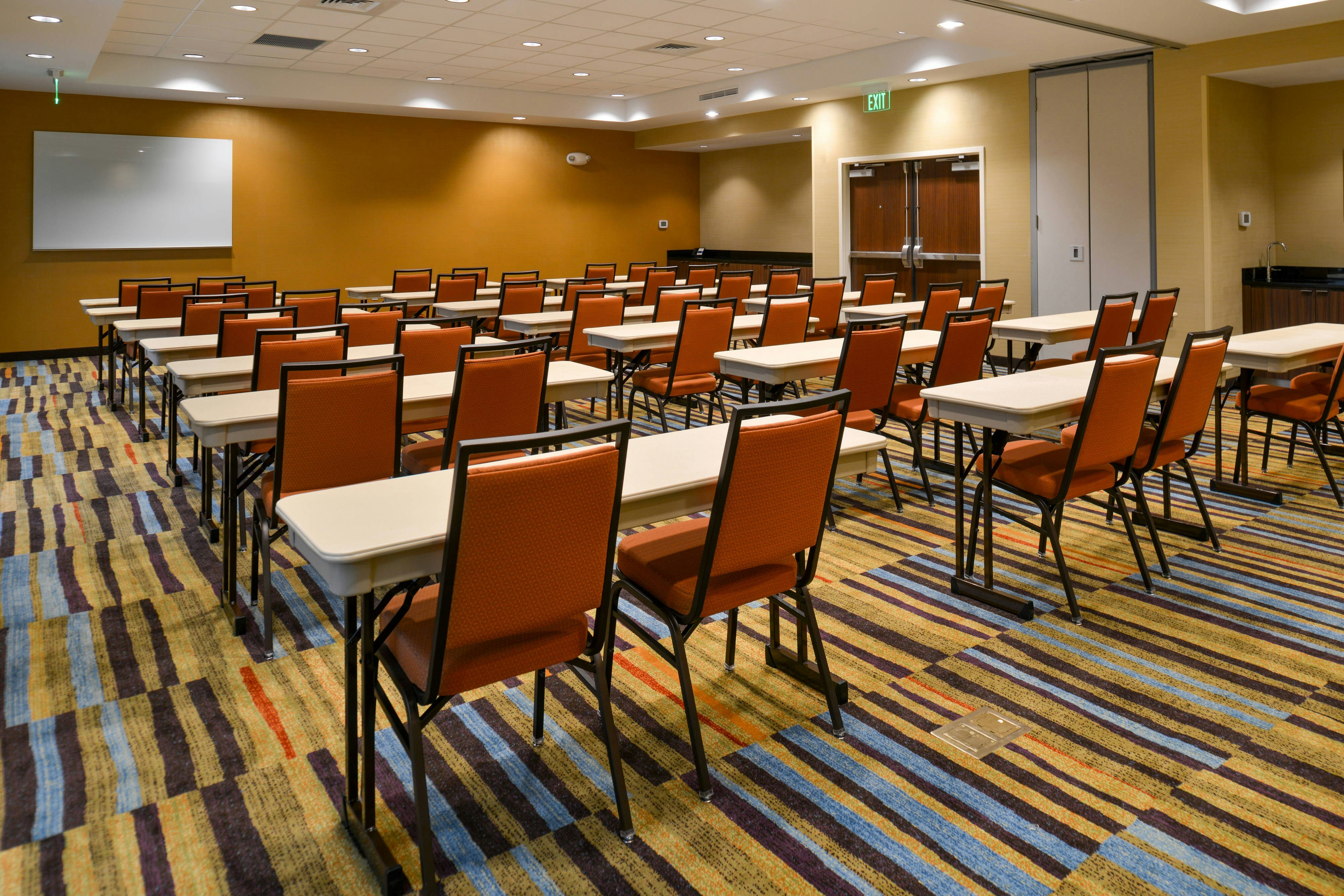 Fairfield Inn Suites By Marriott Orlando East Ucf Area 19/24