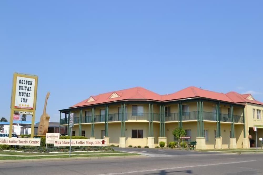 Golden Guitar Motor Inn 2/50