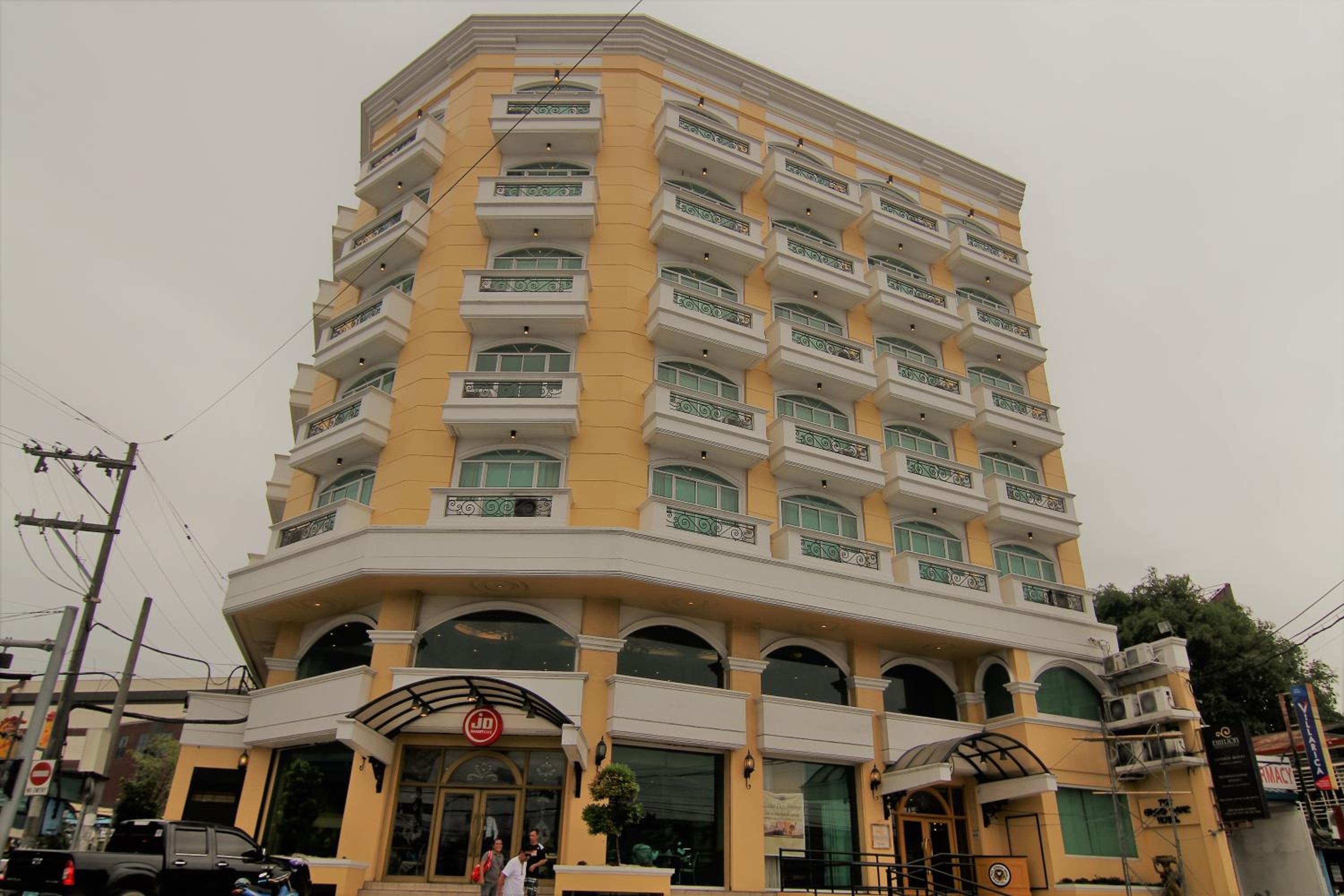 The Grand Dame Hotel 4/92