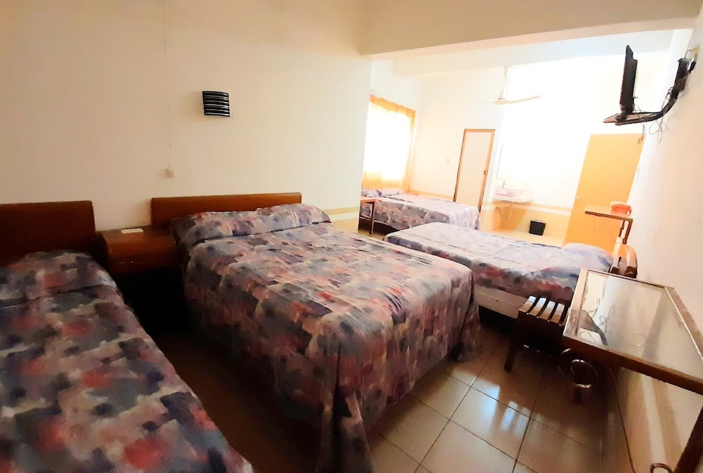 Morales Inn 15/31