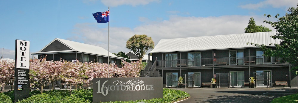 16 Northgate Motor Lodge 5/35